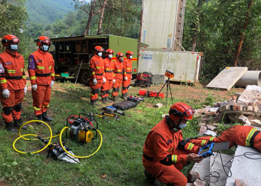 新葡京官网消防助力某森林消防“红色使命·2021”综合救援活动!